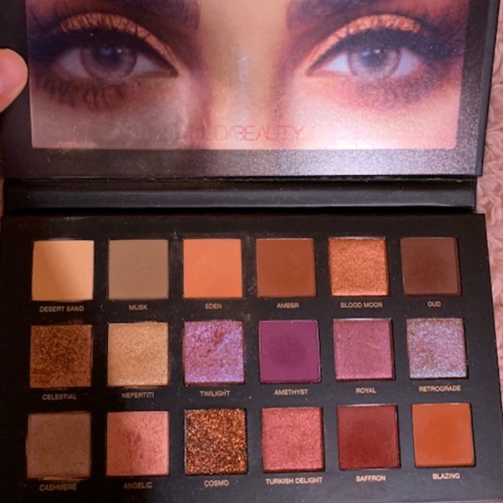 Huda Beauty Desert Dusk Eyeshadow Palette